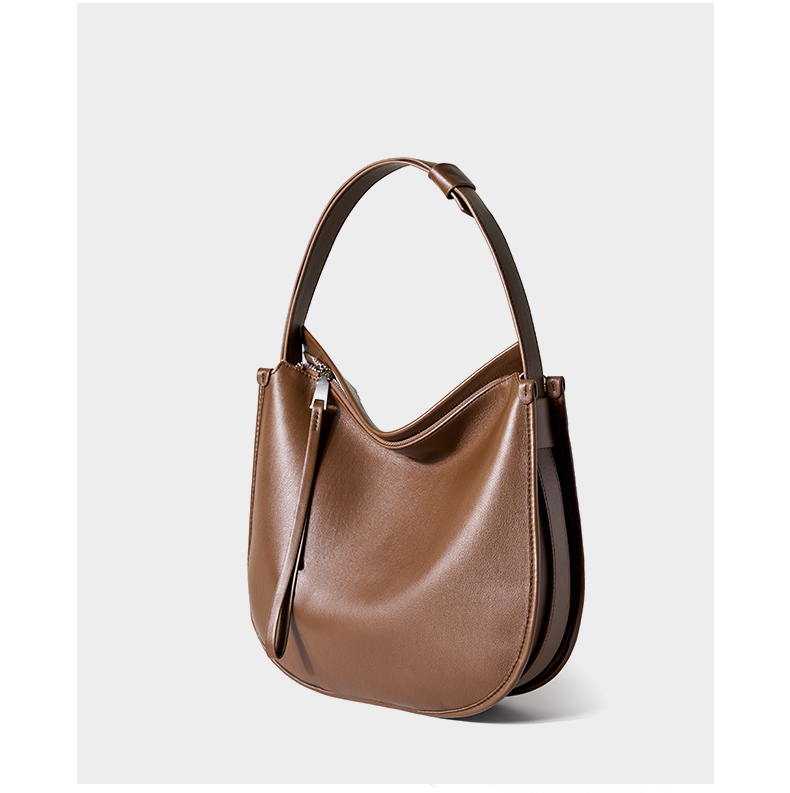  Functional design in leather handbags 